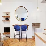 Chic Apartment In Paris For Couple