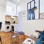 Chic Apartment In Paris For Couple